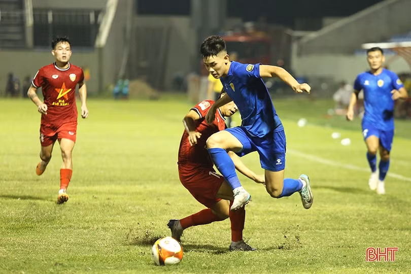 Sao trẻ Đình Bắc chơi ấn tượng trong ngày Quảng Nam đánh bại Hồng Lĩnh Hà Tĩnh