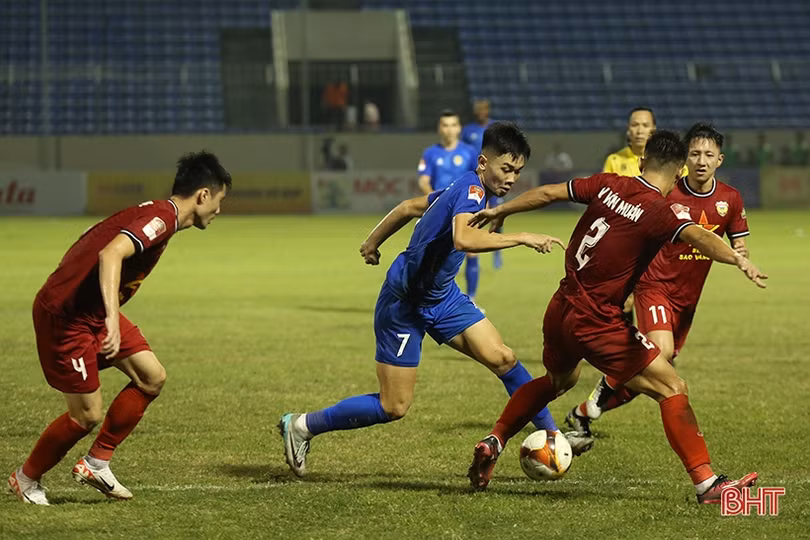 Sao trẻ Đình Bắc chơi ấn tượng trong ngày Quảng Nam đánh bại Hồng Lĩnh Hà Tĩnh