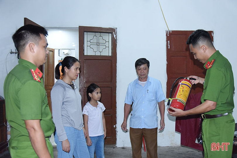 Gần 83% hộ dân ở Hà Tĩnh đã trang bị bình chữa cháy