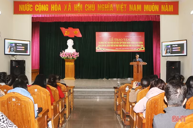 Tặng 10.000 thẻ thư viện số cho trường học ở thị xã Hồng Lĩnh