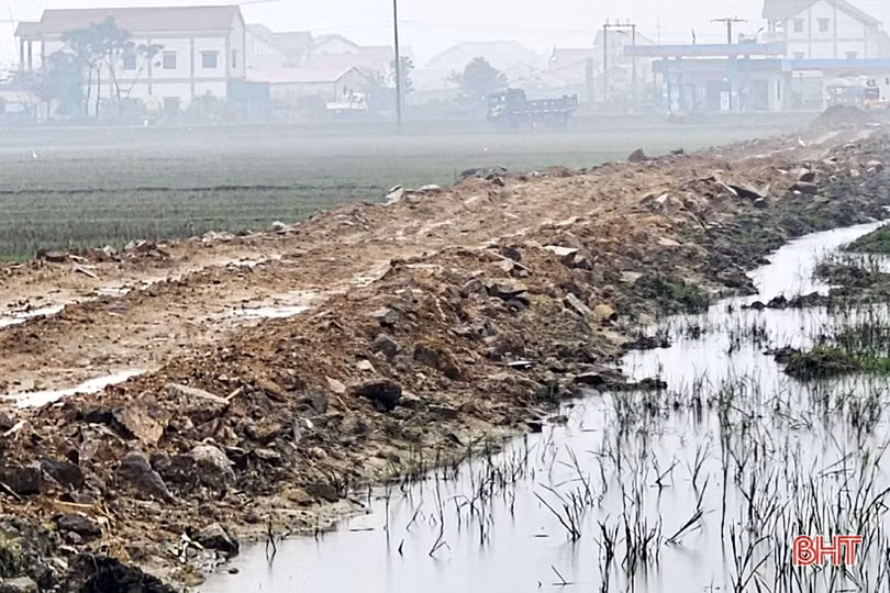 Một nhà thầu ở Cẩm Xuyên tráo vật liệu thi công so với thiết kế