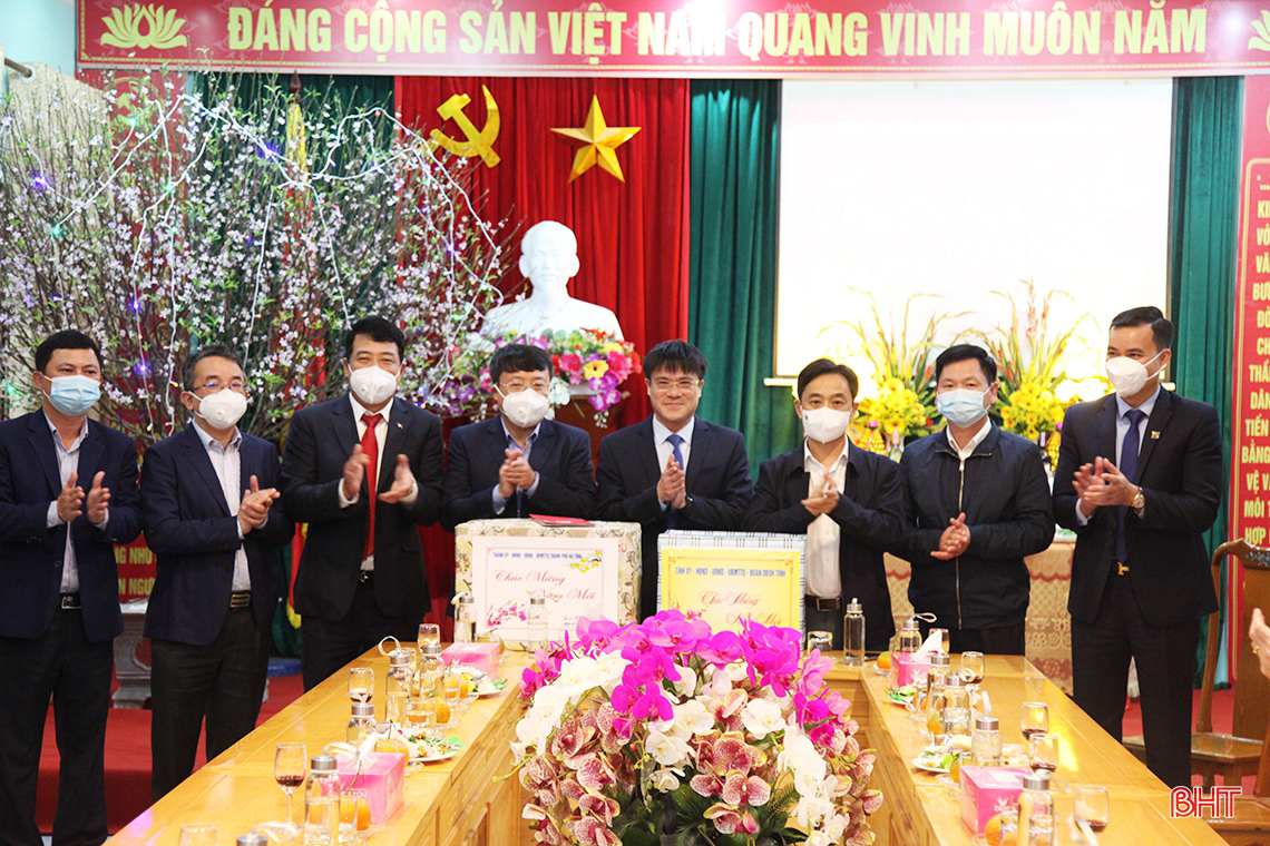 Phó Bí thư Thường trực Tỉnh ủy chúc tết các đơn vị dịp tết Nhâm Dần 2022