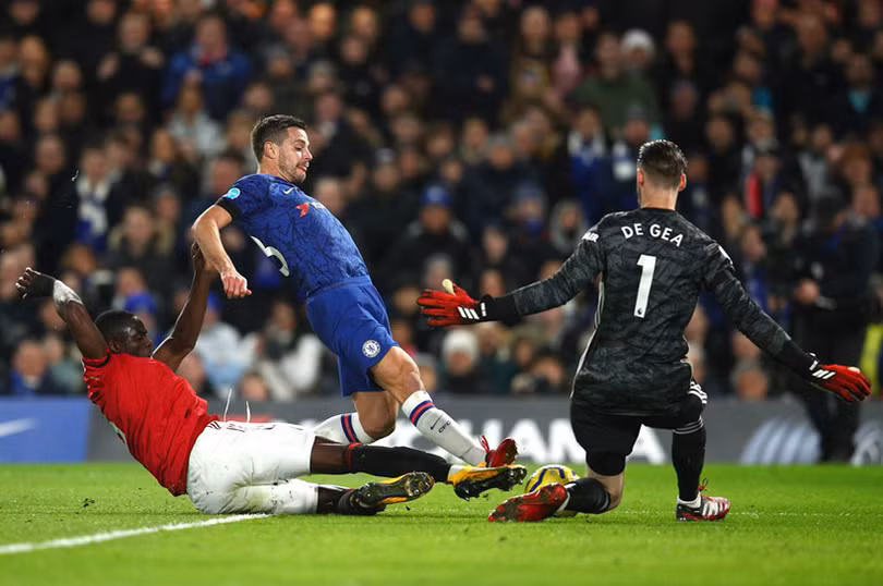 Man United đánh sập pháo đài Stamford Bridge