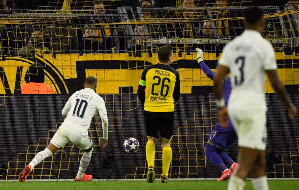 Vòng 1/8 UEFA Champions League: Chủ nhà cùng ca khúc khải hoàn!