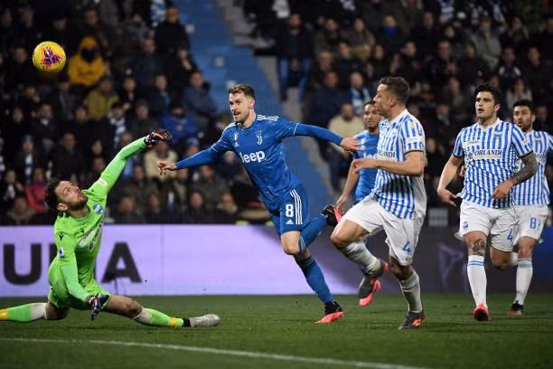 Juve củng cố ngôi đầu, Milan để hòa thất vọng