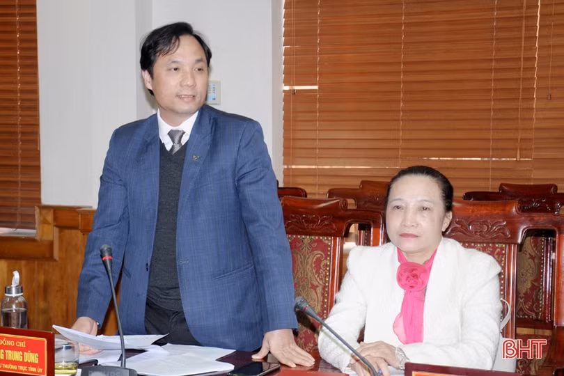 Vận dụng sáng tạo quan điểm của trung ương trong xây dựng Báo cáo chính trị Đại hội Đảng bộ Hà Tĩnh