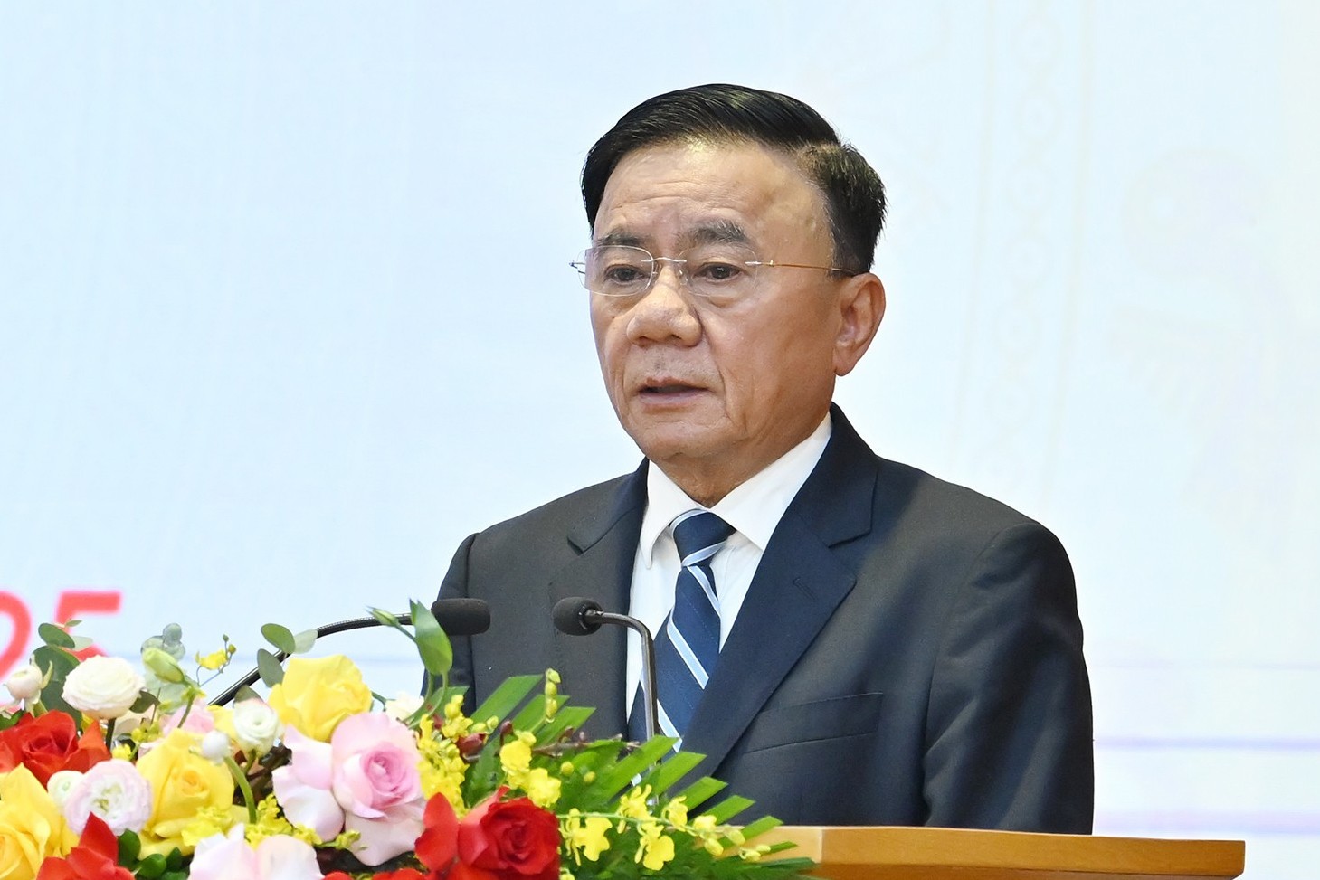 tran-cam-tu.jpg