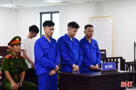 4 bị cáo trong đường dây pháo lậu quy mô "khủng" lĩnh 366 tháng tù