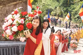 Nhiều người dân, du khách về với lễ hội chùa Kim Dung