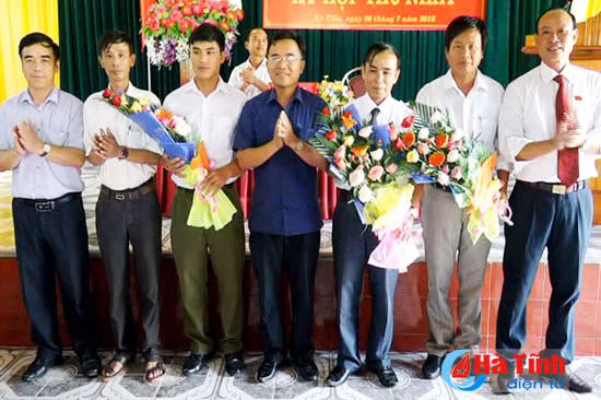 ky anh kien toan xong bo may hdnd ubnd cap xa