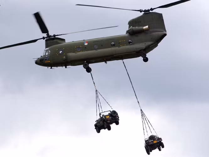 suc manh dang kinh ngac cua sieu truc thang van tai ch 47 chinook
