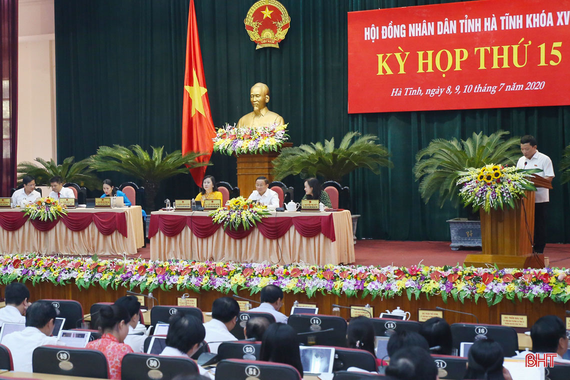 Bí thư Tỉnh ủy - Chủ tịch HĐND tỉnh Lê Đình Sơn: Chất lượng thảo luận khá tốt, sâu hơn, kỹ hơn!
