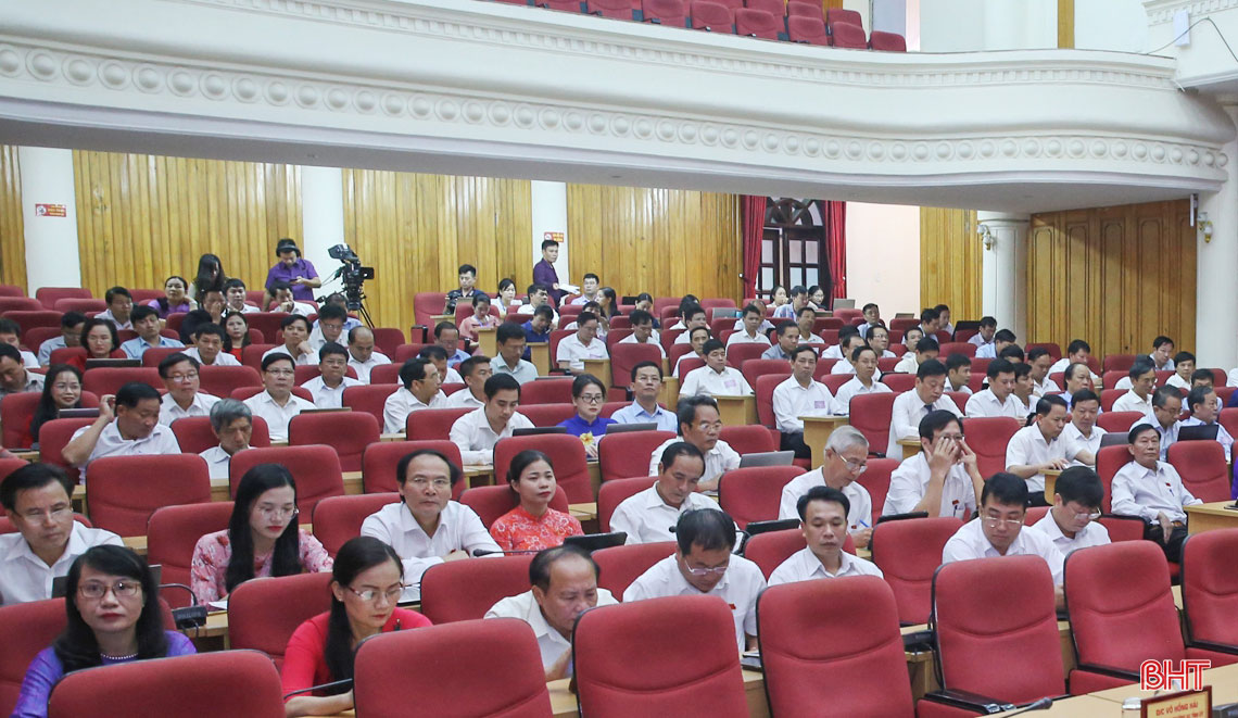 Bí thư Tỉnh ủy - Chủ tịch HĐND tỉnh Lê Đình Sơn: Chất lượng thảo luận khá tốt, sâu hơn, kỹ hơn!