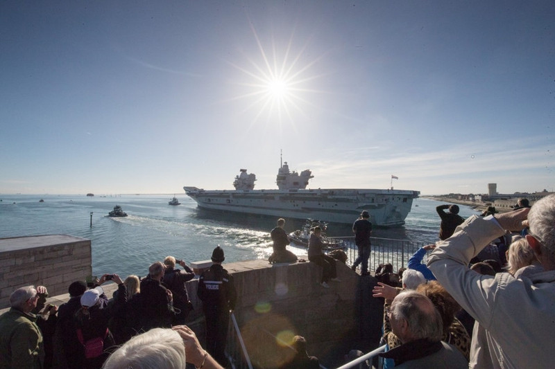ben trong tau san bay hien dai nhat cua anh