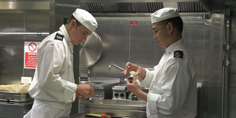 ben trong tau san bay hien dai nhat cua anh