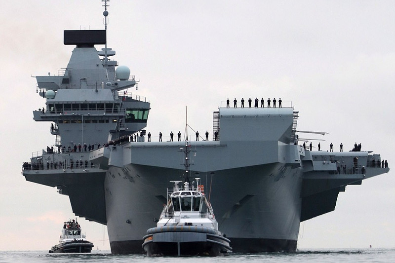 ben trong tau san bay hien dai nhat cua anh