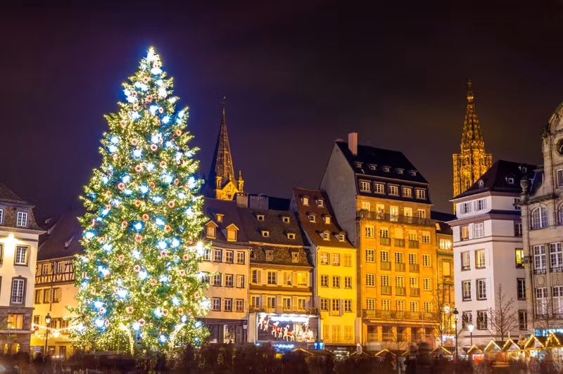 nhung cay thong noel tuyet dep o chau au