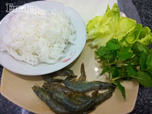 nem cuon tom ngon mieng doi vi bua com cuoi tuan