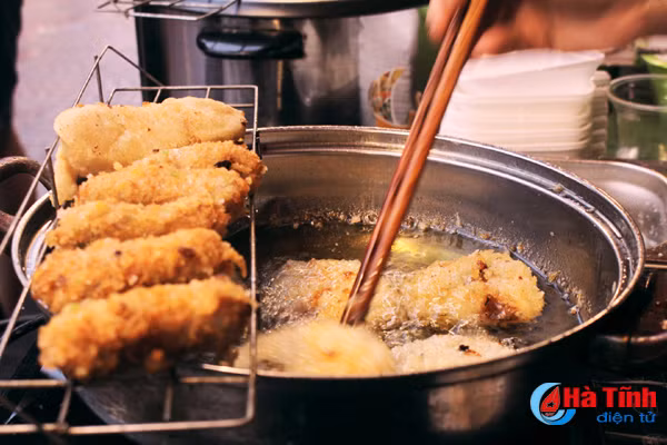 xuyt xoa voi do an ngon nong hoi trong cho dem cuoi tuan