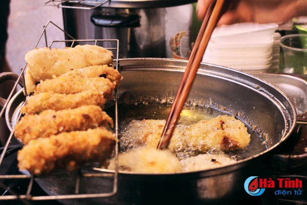 xuyt xoa voi do an ngon nong hoi trong cho dem cuoi tuan