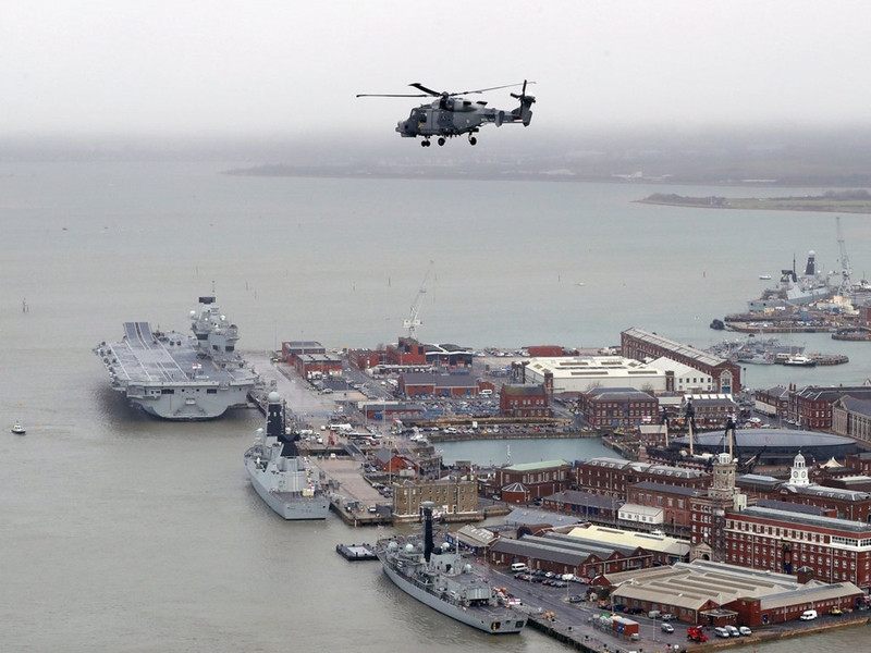 ben trong tau san bay hien dai nhat cua anh