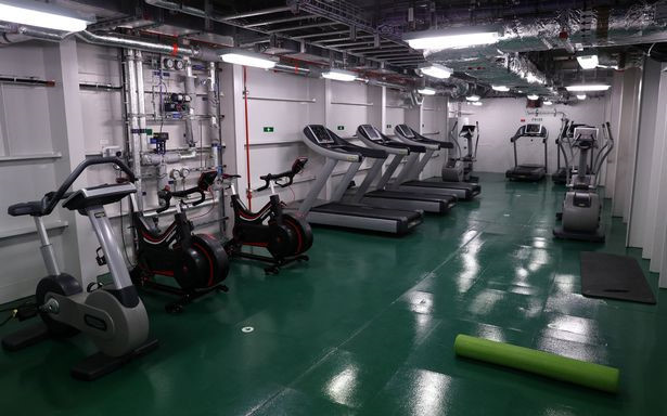 ben trong tau san bay hien dai nhat cua anh