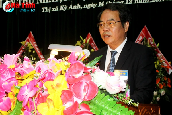 ba con giao dan thi xa ky anh hien gan 23 000 m 2 dat