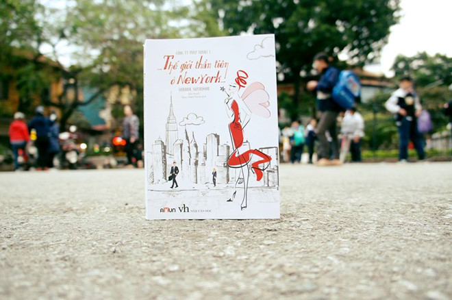 Thế giới thần tiên ở New York là tiểu thuyết lãng mạn xen lẫn yếu tố giả tưởng của tác giả người Mỹ Shanna Swendson. nhung cuon sach nhat dinh phai doc mua dong nay