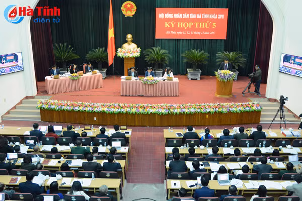 ubnd tinh tra loi nhieu van de thiet yeu cu tri nhan dan quan tam