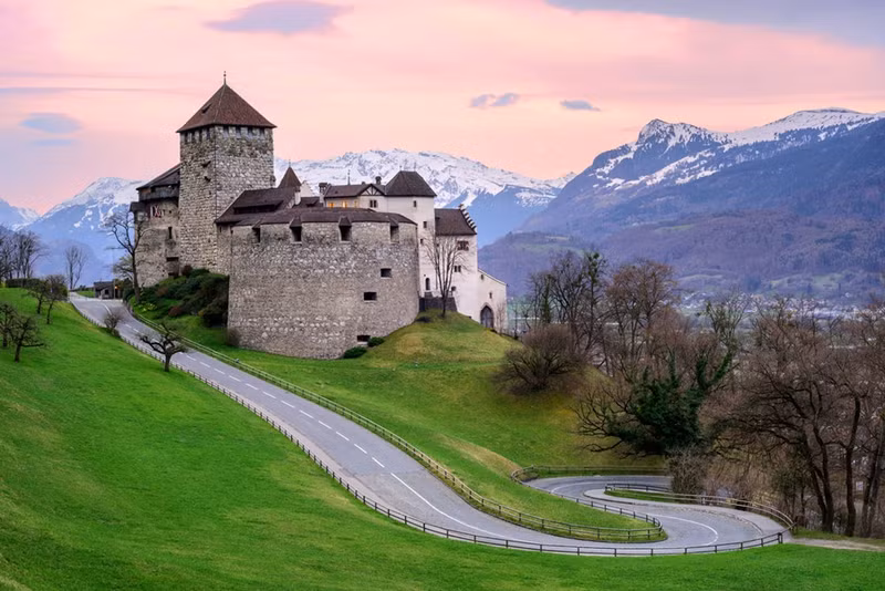 6 quoc gia khong co san bay tren the gioi