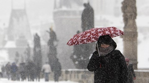 chau au co the song sot duoc bao lau neu thieu khi dot nga