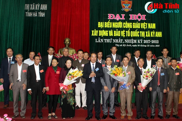 ba con giao dan thi xa ky anh hien gan 23 000 m 2 dat