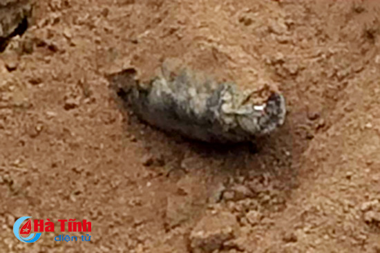 hot hoang vi bom phat lo khi dao mong xay truong