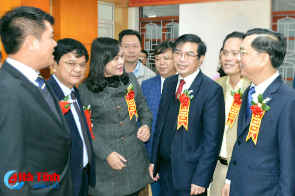 khai truong trung tam hanh chinh cong huyen thach ha