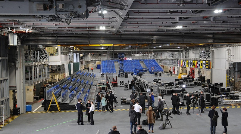 ben trong tau san bay hien dai nhat cua anh