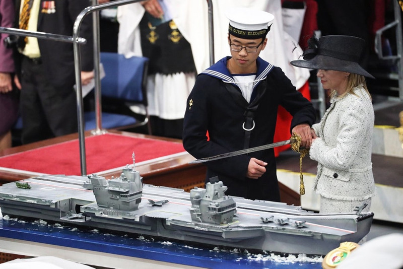 ben trong tau san bay hien dai nhat cua anh