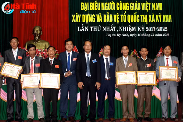 ba con giao dan thi xa ky anh hien gan 23 000 m 2 dat