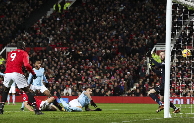 lukaku lien tiep tang qua man city m u tieu tan mong vo dich