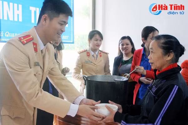 bat chao tinh thuong am long benh nhan ngheo vu quang