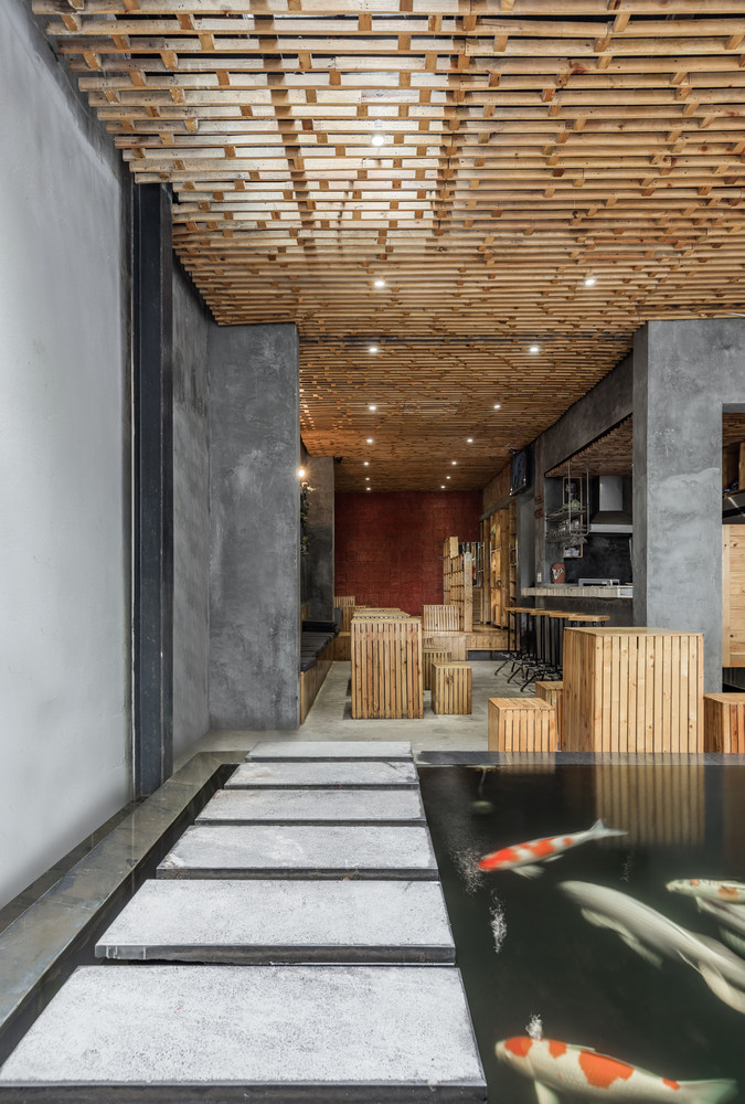 quan ca phe ca koi doc dao o ha noi len bao my