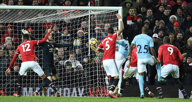 lukaku lien tiep tang qua man city m u tieu tan mong vo dich