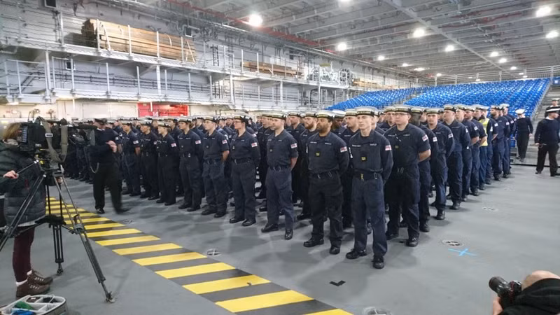 ben trong tau san bay hien dai nhat cua anh