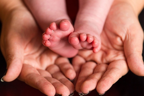 vi sao me nen ngu chung voi be den 3 tuoi