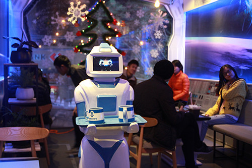 Robot Morta phục vụ cafe. robot phuc vu cafe duoc san xuat tai viet nam