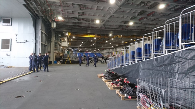 ben trong tau san bay hien dai nhat cua anh