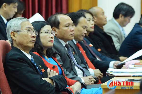 ubnd tinh tra loi nhieu van de thiet yeu cu tri nhan dan quan tam