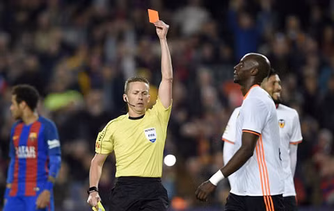 messi lap cu dup barca thang de valencia trong the hon nguoi