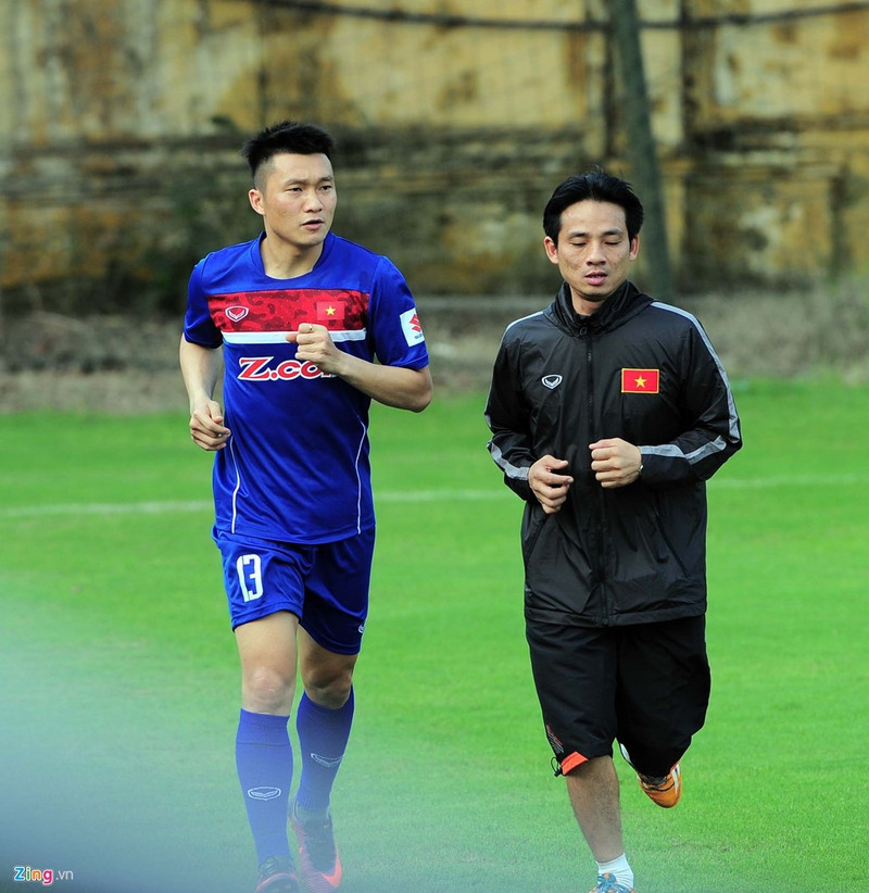 xuan truong cuoi hip mat khi tuyen viet nam tap buoi dau