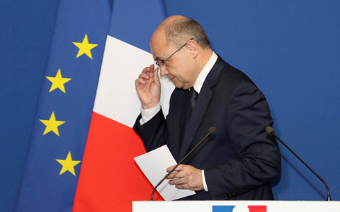 bo truong noi vu phap tu chuc vi be boi tuyen dung con gai