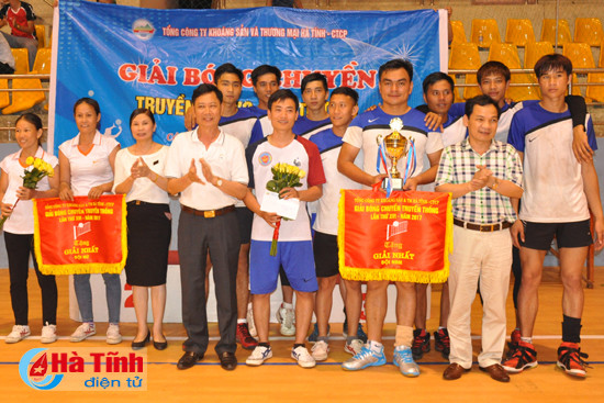 mitraco to chuc thanh cong giai bong chuyen lan thu xvi